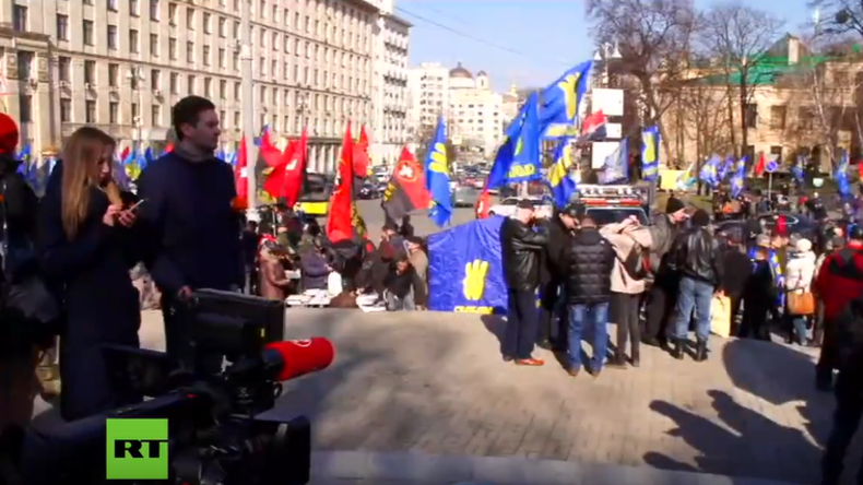 LIVE: Ukrainische Nationalisten marschieren in Kiew gegen "politisches System der Oligarchen" 