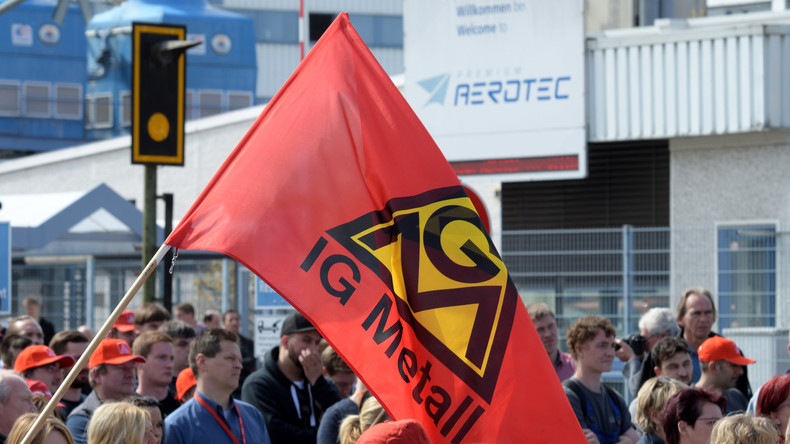 1.000 Mitarbeiter protestieren gegen Stellenabbau bei Airbus-Tochter in Augsburg