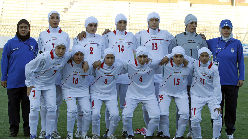 Fußball: Tritt die iranische Frauen-Nationalmannschaft mit Männern an?