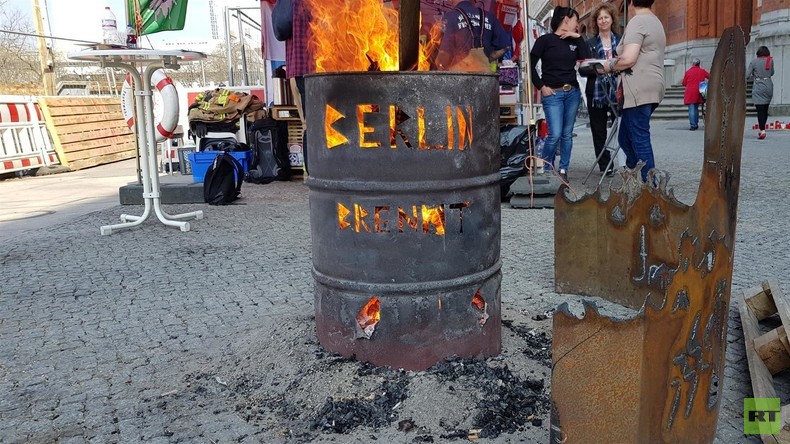 "Berlin brennt": Berliner Feuerwehr hält aus Frust seit Wochen eine Mahnwache ab (Video)