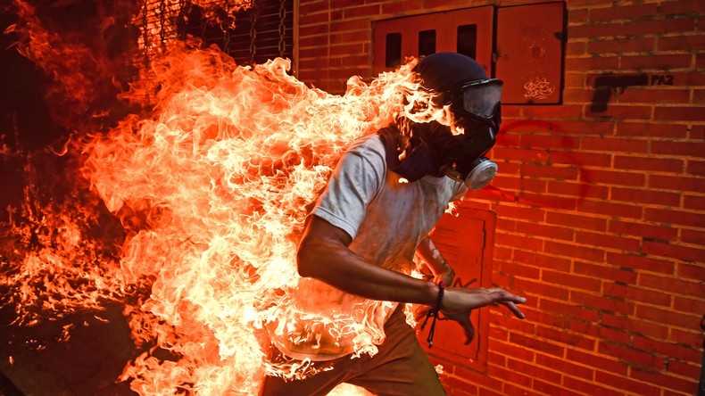 Propaganda als reißerisches Fotospektakel: Der "brennende Mann" aus Venezuela