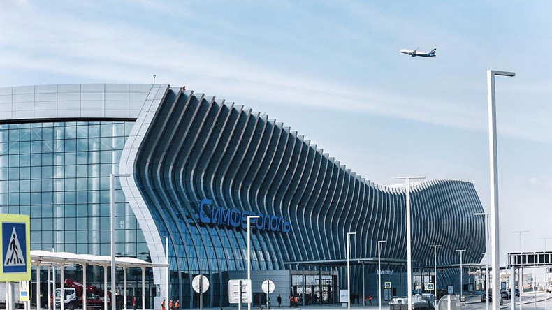 Die Krim-Welle: Neuer "kosmischer" Flughafen empfängt Flüge nach Simferopol
