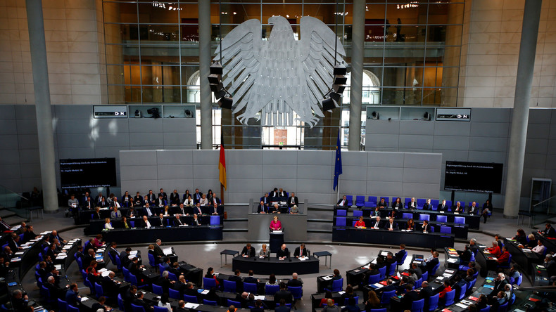 LIVE: Bundestagsdebatte zu Bundeswehr, Migration und Armut in Deutschland 