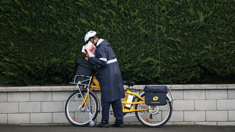 "Überfordert": Postbote stellt nur "wichtige" Briefe zu und lagert 17.000 Postsendungen zu Hause