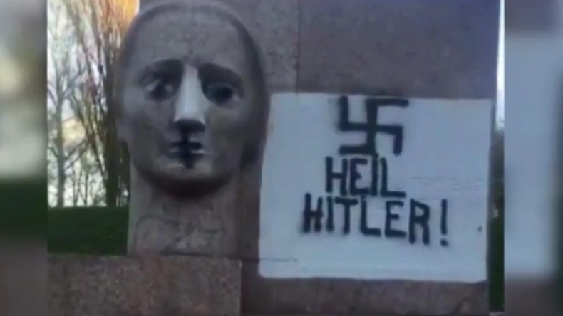 Ukraine: Kriegsdenkmal für Nazi-Opfer mit Hakenkreuz geschändet