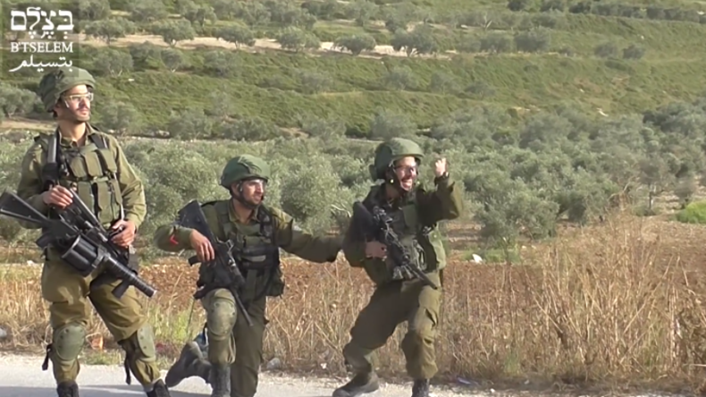 "Das wird ihnen eine Lehre sein" - Erneut feiert israelischer Soldat Schuss auf Palästinenser  