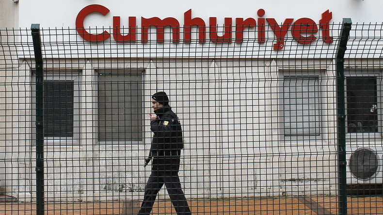 Führende Cumhuriyet-Mitarbeiter in der Türkei zu mehrjährigen Haftstrafen verurteilt