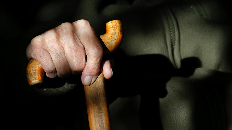 "Cane-Fu" - Senioren lernen Selbstverteidigung mit Krückstock