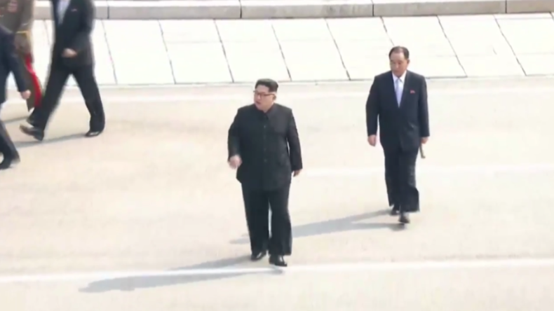 Ende der Eiszeit? Kim Jong-un überschreitet Grenze nach Südkorea für historisches Gipfeltreffen 