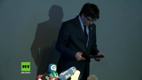 Puigdemont fordert: "Demokratie und internationale Verträge zu respektieren" (Video)