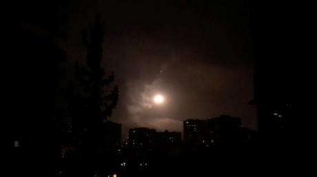 Syrische Boden-Luft-Raketen im Einsatz gegen US-geführte Angriffe (VIDEO)