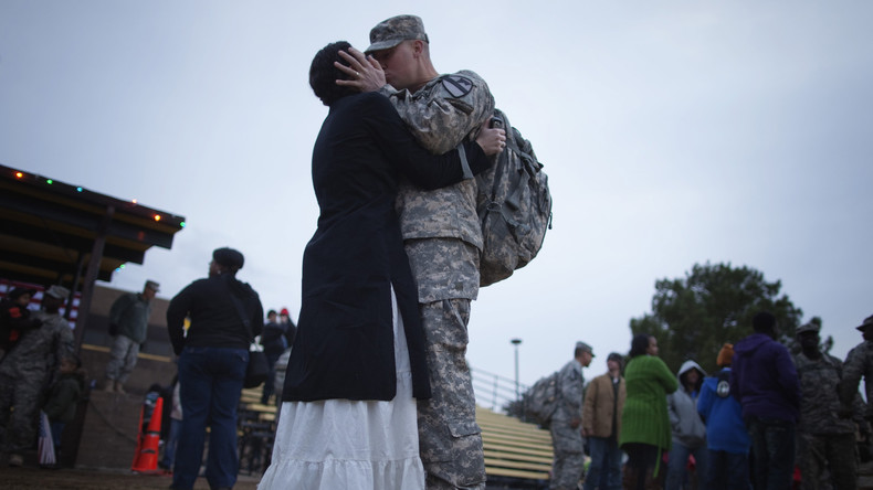 "Erst fragen, dann küssen" - Pentagon will Soldaten Anstand beim Umgang mit Frauen lehren