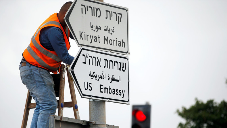Jerusalem stellt Wegweiser für neue US-Botschaft auf