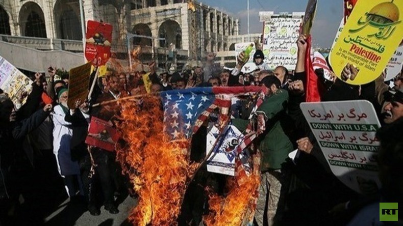 Live aus Teheran: Demonstranten protestieren gegen Trump's Entscheidung zum Atom-Abkommen