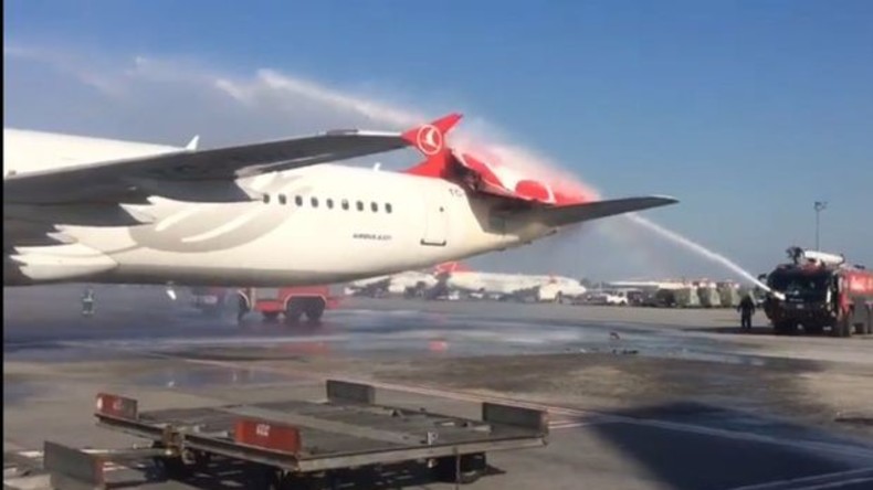 Flugzeug aus Südkorea stößt mit türkischer Maschine am Istanbul-Flughafen zusammen: Großer Schaden