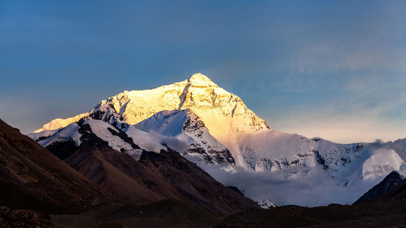 Rentner ohne Unterschenkel erklimmt Mount Everest