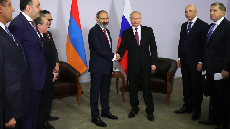 Neuer Premierminister Armeniens will Beziehungen zu Russland entgegen westlichen Hoffnungen ausbauen