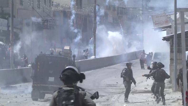 Video zeigt heftige Zusammenstöße zwischen israelischen Soldaten und wütenden Palästinensern