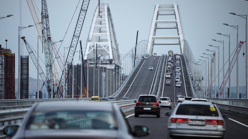 Nach nur vier Jahren: Krim-Brücke für Automobilverkehr geöffnet