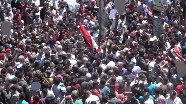 Hier weht wieder Syriens Flagge: Al-Rastan feiert Einzug der Regierungssoldaten und FSA-Vertreibung