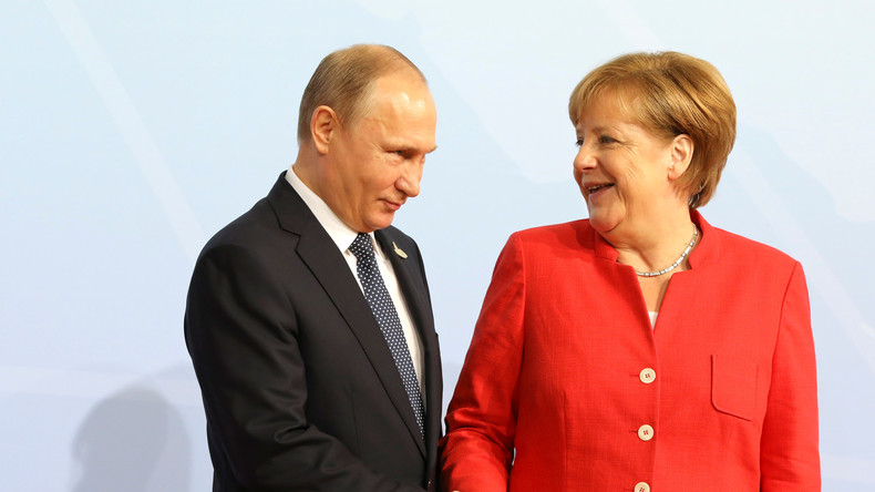 Gemeinsame Pressekonferenz von Wladimir Putin und Angela Merkel in Sotschi (Video)