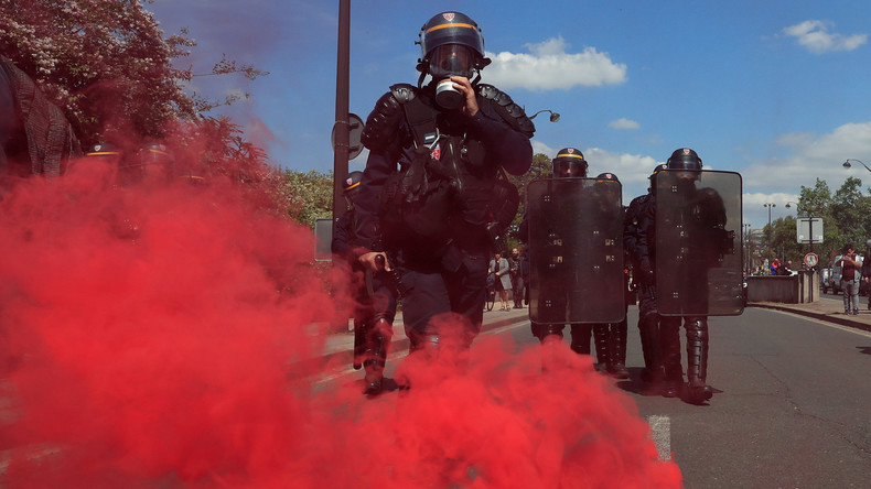 Tränengasgranate verletzt Demonstranten in Frankreich: Hand durch Explosion zerfetzt