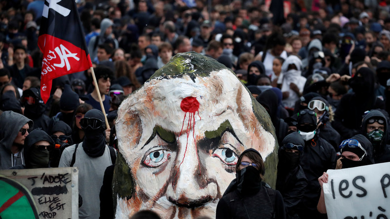 Protestwelle gegen Macrons Politik "für die Reichen" erschüttert Frankreich 
