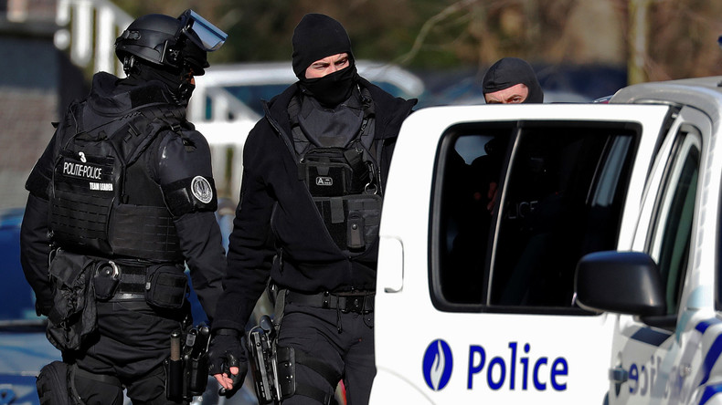 Belgische Polizei nimmt zwei Verdächtige mit Bezug auf Paris-Anschläge 2015 fest 
