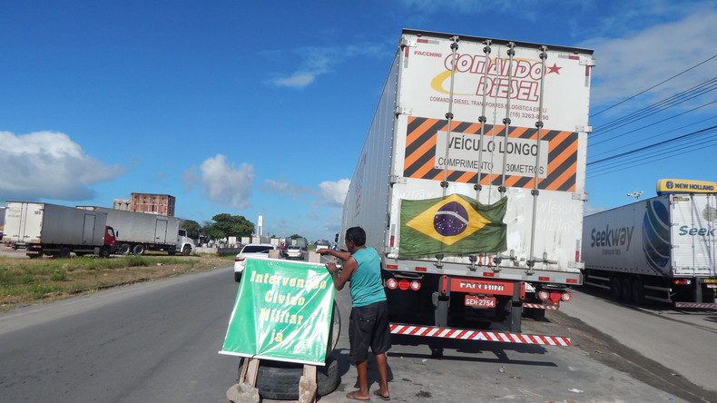 Streikende Fernfahrer legen Brasilien lahm 