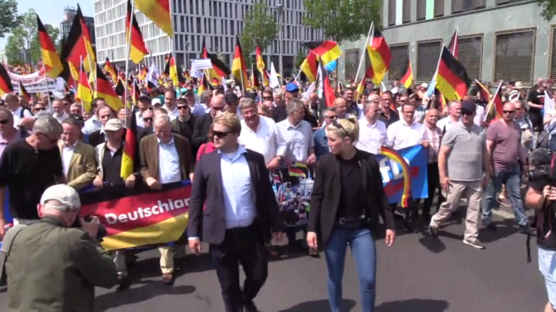 Berlin: AfD-Marsch "Zukunft Deutschland" erfährt massiven Gegenprotest