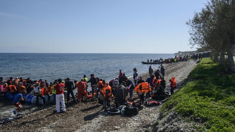 Griechische Küstenwache entdeckt Migranten auf dem Weg nach Italien
