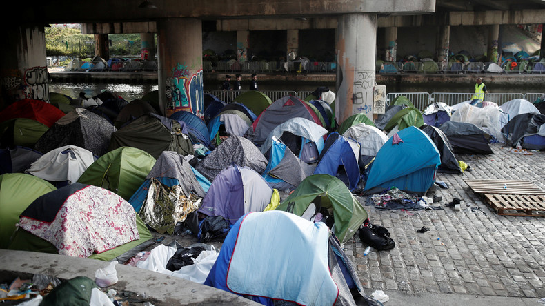 Polizei räumt großes Migranten-Zeltlager in Paris 