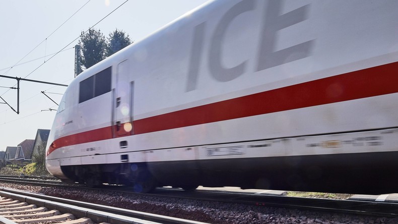 Medienberichte: Polizei erschießt Mann nach Zwischenfall in Zug in Flensburg 