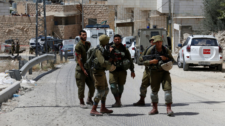 Palästinenser greift israelische Soldaten mit Fahrzeug an und wird erschossen