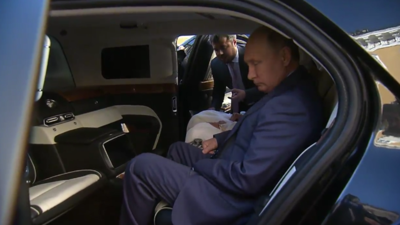 Stolz wie Bolle: Putin präsentiert Kronprinzen von Abu Dhabi seine neue russische Limousine