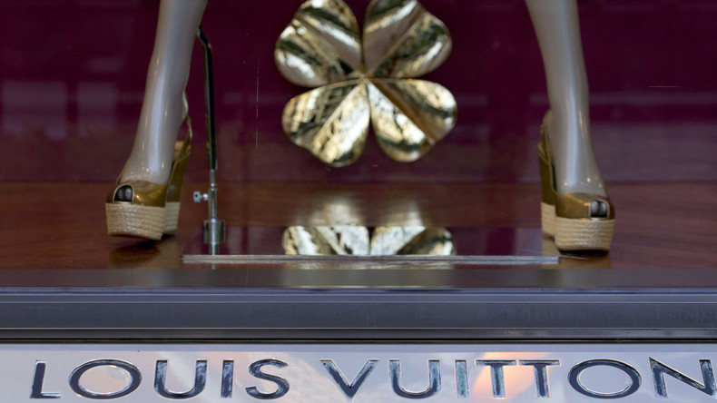 Keinen Regen, bitte: Modehaus Louis Vuitton engagiert Schamanen, um Sonne zur Modenschau zu sichern