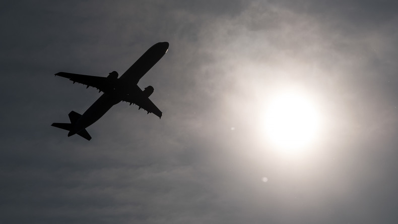 Flugzeug in Australien muss wegen Randale kehrt machen 