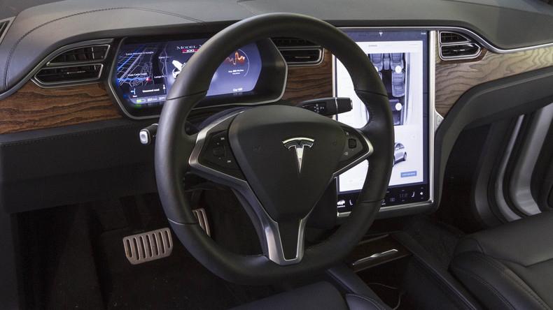 Autonomes Fahren: Tesla kündigt Einführung erster Funktionen im August an