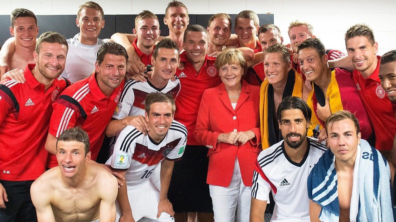Fußball-WM in Russland: Angela Merkel ist im Prinzip dabei