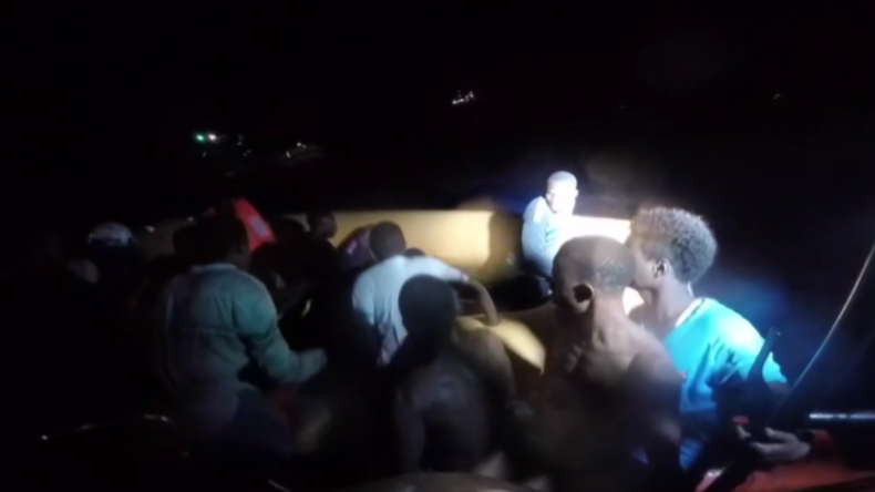 Video zeigt Rettung von Flüchtlingen durch Schiff Aquarius auf dem Mittelmeer 