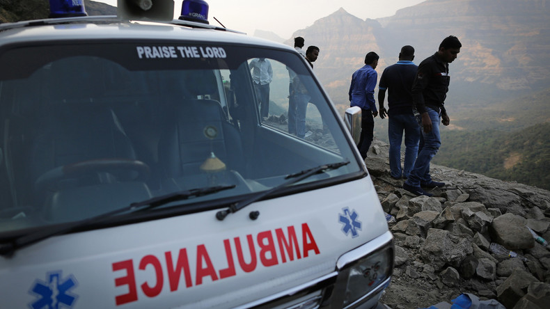 Bus überschlägt sich auf indischer Straße - Mindestens 17 Tote 