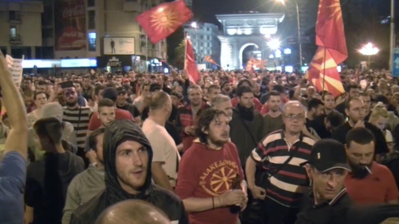 Weg frei in NATO und EU: Mazedonien benennt sich auf Druck Griechenlands um und sorgt für Proteste