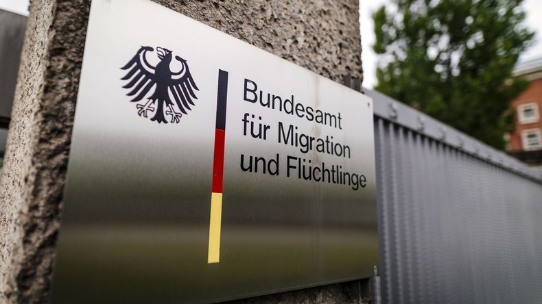 BAMF-Skandal: Bundesinnenminister Seehofer entlässt BAMF-Chefin Cordt