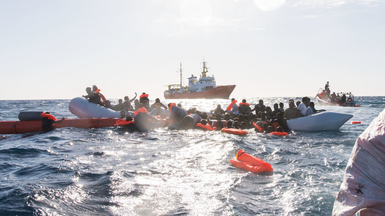 Libysche Küstenwache rettet 191 Flüchtlinge im Mittelmeer aus Seenot 