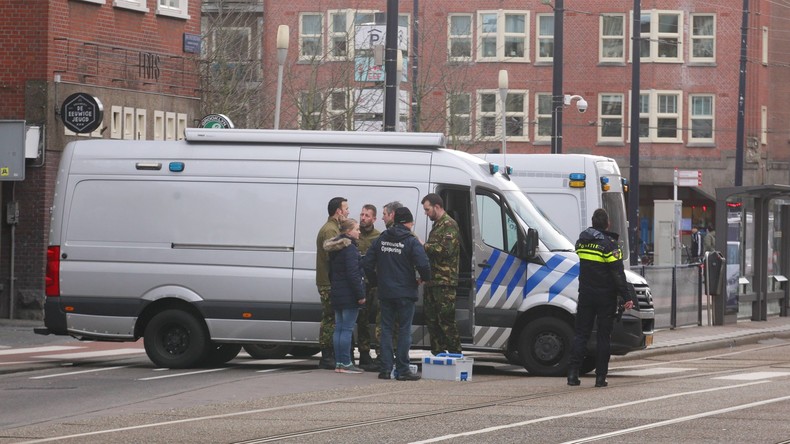 Niederlande: Drei mutmaßliche IS-Waffenlieferanten festgenommen
