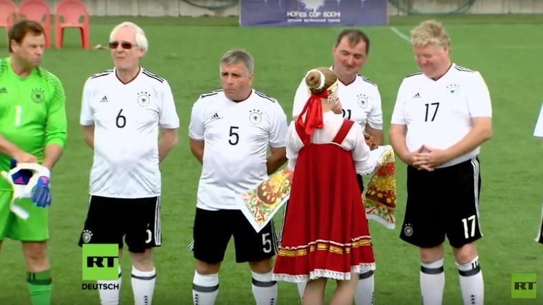Sport als Brückenbauer: Deutsche und russische Funktionäre spielen Fußball in Sotschi