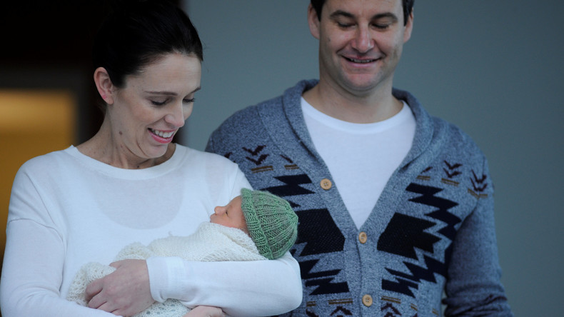 Neuseelands Regierungschefin präsentiert ihr Baby