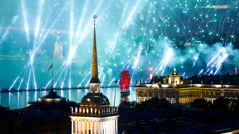 Traditionelle Feier für Abiturienten in Russland: "Purpurrote Segel" in Sankt Petersburg
