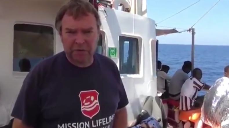 Kapitän bittet um Hilfe: Deutsches Migranten-Rettungsschiff treibt seit Tagen auf dem Mittelmeer
