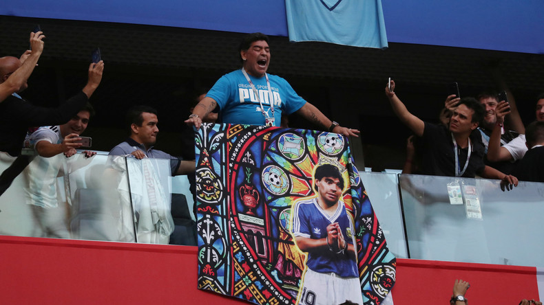 Spiel gegen Nigeria: Argentiniens Sieg Minuten vor Schluss und Maradona-Show auf der Tribüne